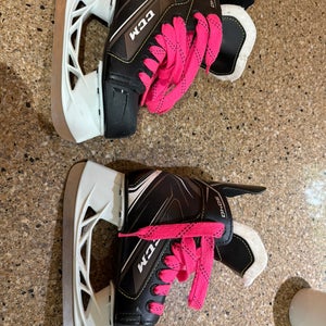 CCM 9040 Hockey Skates Size 1 (Used)