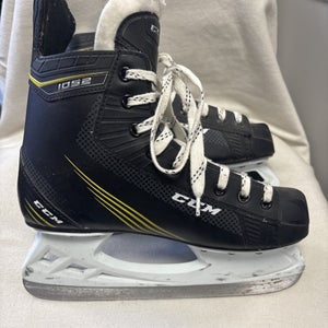 Senior Adult Size 8 CCM TACKS 1052 Ice Hockey Skates