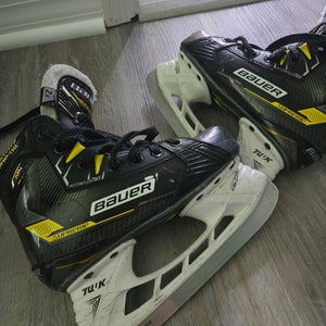 2024 Bauer Supreme M4 Hockey Skates Regular Width Size 2.5 (Used)