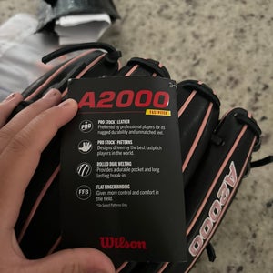 Wilson Right Hand Throw Infield A2000 Baseball Glove 12" (New)