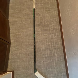 Intermediate Warrior Covert QR6 Clutch Right Handed Hockey Stick W28 (New)