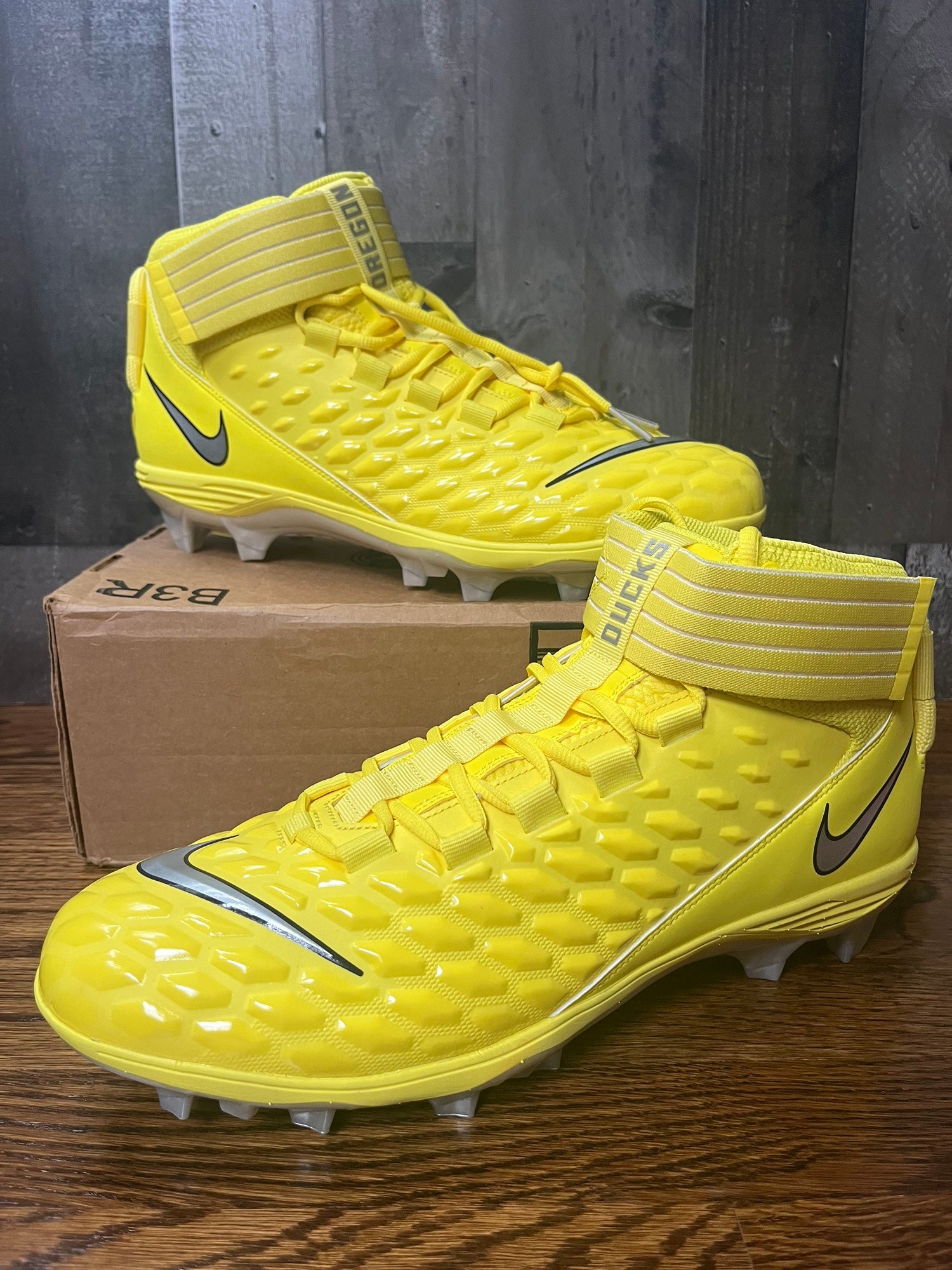 Nike Force Savage Pro 2 Mid Shark Oregon Ducks Sample PE Cleats Sz 14 CI9904-700 Nike Force Savage Pro 2 Mid Shark Oregon Ducks Sample PE  main image 2