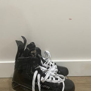 2022 Bauer Supreme Mach Hockey Skates Regular Width  9.5 (Used)