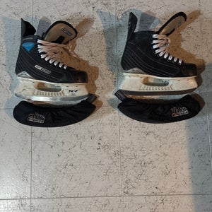 Bauer Supreme Hockey Skates Regular Width  Size 3 (Used)