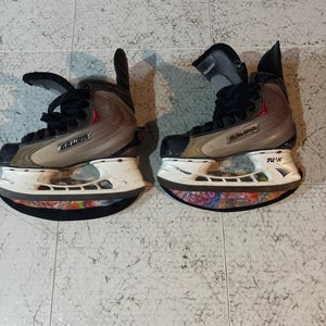 Bauer Vapor X4.0 Hockey Skates Regular Width  Size 4 (Used)
