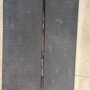 Senior Bauer Vapor Hyperlite 2 Right Handed Hockey Stick 87 Flex P28  (New)
