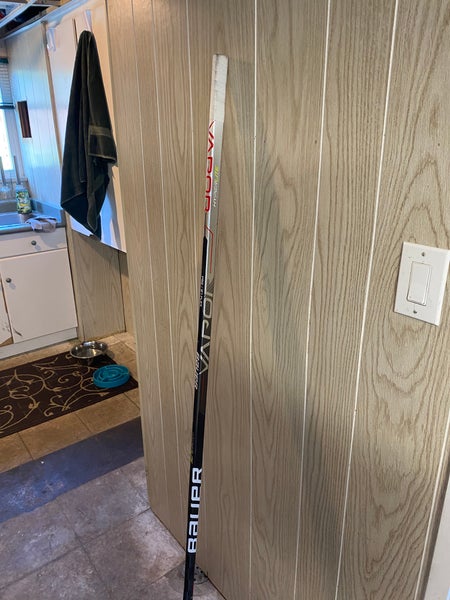 Senior Bauer Vapor Hyperlite Right Handed Hockey Stick P92 (Used)