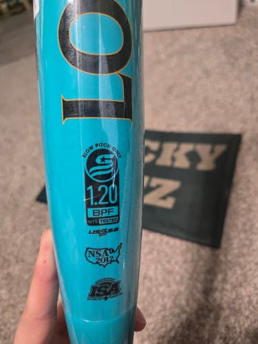New 26 oz Louisville Slugger Castaway Island Bat Composite 34" (New)