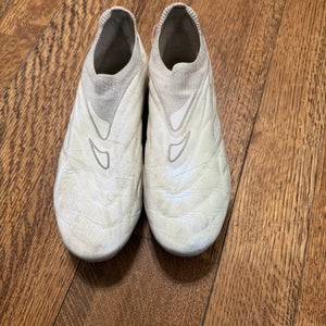White Unisex Size M 4.0 (W 5.0) Adidas Copa Molded Cleats Cleats (Used)