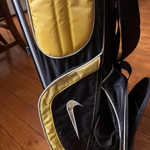 Unisex Nike Bag (Used)