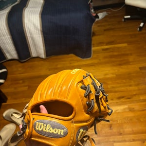 Wilson Right Hand Throw Infield A2000 Baseball Glove 11.5" (New)