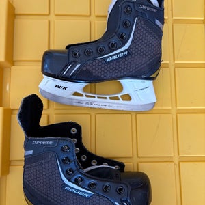 Bauer hockey skates ! Ice hockey