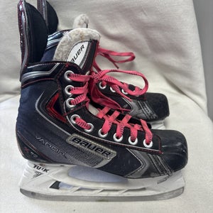 Junior Size 2.5 Bauer Vapor X70 Ice Hockey Skates.