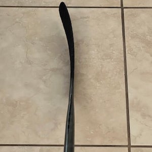 McDavid curve PRO97 Right Handed Hockey Stick Mid Pattern Pro Stock (New)