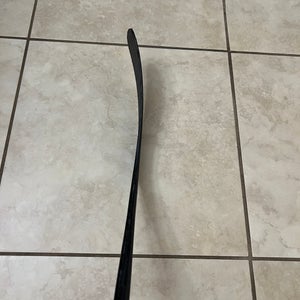 McDavid curve Senior PRO97 Right Handed Hockey Stick Mid Pattern Pro Stock (Used)