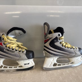 Bauer (Used) Junior Size 2 Hockey Skates
