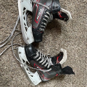 CCM JetSpeed FT370 Hockey Skates Size 3.5 (Used)