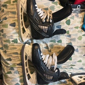 True Pro Custom Hockey Skates Regular Width  Pro Stock 8 (Used)