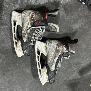Bauer Vapor Hyperlite Hockey Skates Regular Width  Pro Stock 8 (Used)