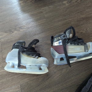 Bauer Vapor XIX Hockey Goalie Skates Extra Wide Width Size 2 (Used)