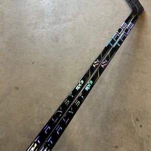 2 PACK P28 80 Flex Senior True catalyst 9x3 Left Hand Hockey Stick Pro Stock NHL (New)