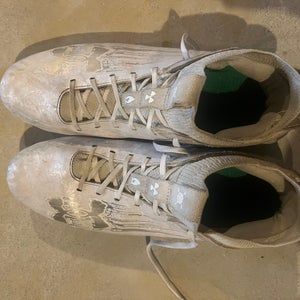 White Men's Adult Size M 12.5 (W 13.5) Under Armour Cleats (Used)