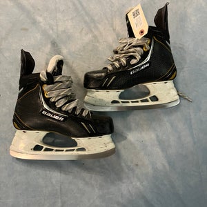 Intermediate Bauer Supreme One.8 Hockey Skates Regular Width Size 4 (Used)