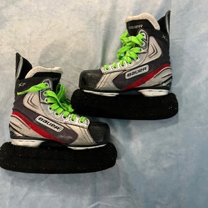 Youth Bauer Vapor X1.0 Hockey Skates Regular Width 12 (Used)