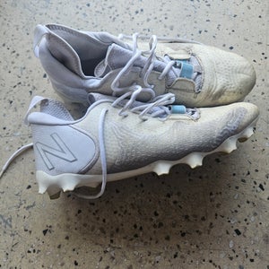White Men's Size M 10.5 (W 11.5) New Balance Low Top Molded Cleats (Used)