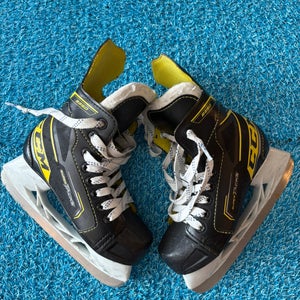 Youth CCM Super Tacks 9350 Hockey Skates Regular Width Size 13 (Used)