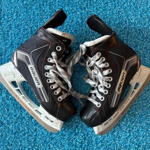 Junior Bauer Vapor X400 Hockey Skates Regular Width Size 2.5 (Used)
