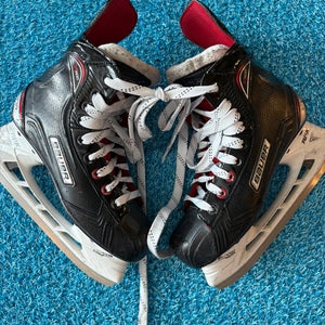 Intermediate Bauer Vapor X600 Hockey Skates Extra Wide Width Size 4.5 (Used)