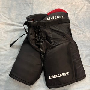 Black Junior Small Bauer Vapor X700 Hockey Pants (Used)