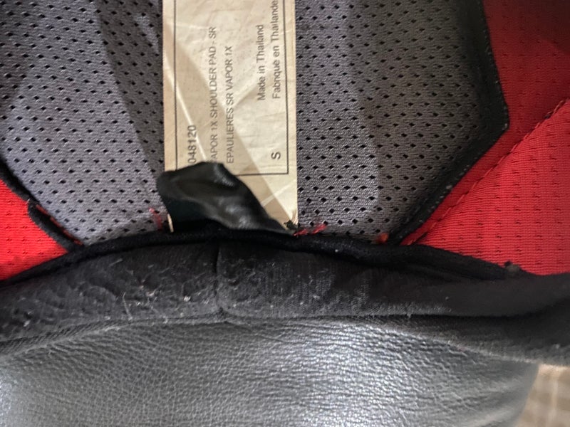 Small / Medium Senior Bauer Vapor 1X Shoulder Pads (Used)