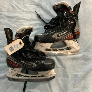Junior Bauer Vapor X LTX Pro Hockey Skates Regular Width Size 2.5 (Used)