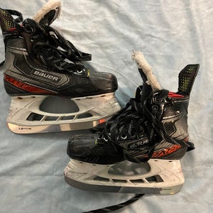 Junior Bauer Vapor X LTX Pro Hockey Skates Regular Width Size 2.5 (Used)