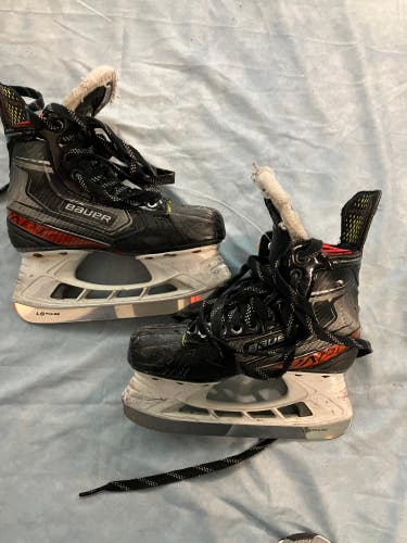 Junior Bauer Vapor X LTX Pro Hockey Skates Regular Width Size 2.5 (Used)