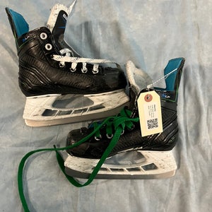 Youth Bauer XLP Hockey Skates Regular Width 13 (Used)