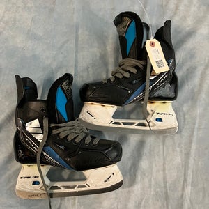 Junior True TF7 Hockey Skates Regular Width Size 2.5 (Used)