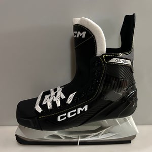 New CCM AS-550 Hockey Skates - Intermediate Size 4 NIB