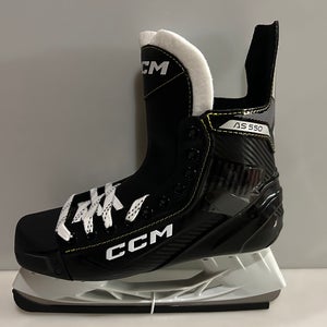 New CCM AS-550 Hockey Skates - Intermediate Size 5 NIB