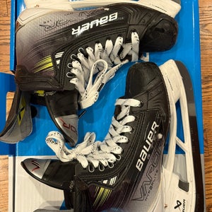 Bauer Vapor Hyperlite 2 Hockey Skates 7 (Used)