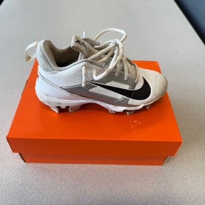 Nike Alpha Menace 4 Shark big kid’s football cleats Size 1Y