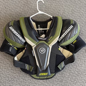 Warrior (Used) Medium Senior Shoulder Pads
