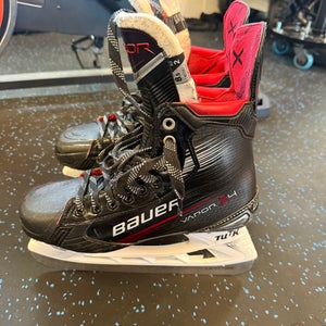 2025 Bauer Vapor X4 Hockey Skates   8.5 (Used)