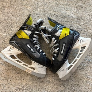 Intermediate Bauer Supreme 3S Hockey Skates Size 4.5 (Used)