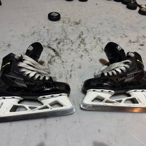 Bauer Elite Hockey Goalie Skates Regular Width Size 2.5 (Used)