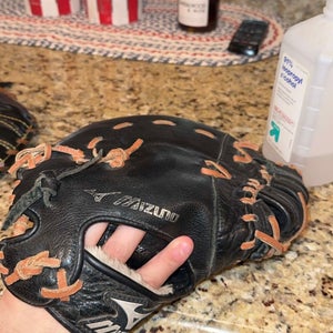 First Base Glove Mizuno Right Hand Throw (Used)