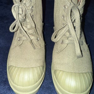 Women's  Size M 5.5 (W 6.5)  Hiking Boots (New)