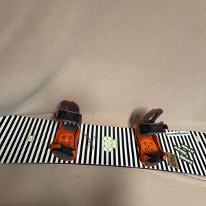 Jeenyus 156CM Snowboard All Mountain With Large Bindings (Used)